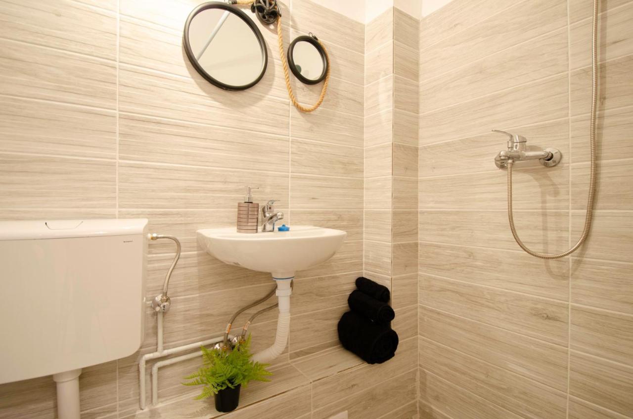 Miha Modern And Central Apartament Arad Exterior foto
