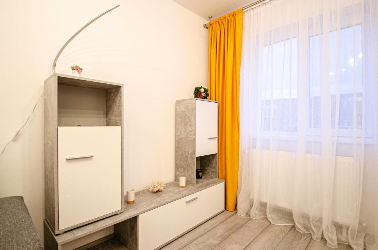 Miha Modern And Central Apartament Arad Exterior foto