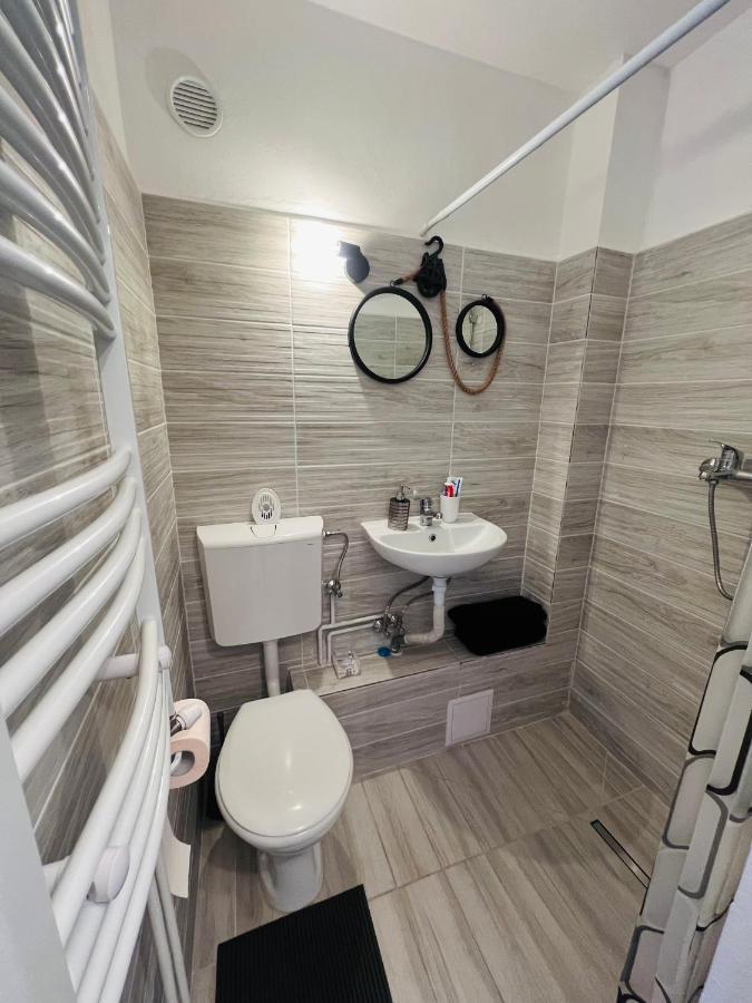 Miha Modern And Central Apartament Arad Exterior foto